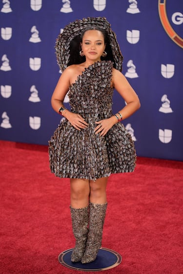 Joyce Alane posa en la alfombra roja de los Latin Grammys 2025 celebrados en el MGM Grand Las Vegas.  



 
 