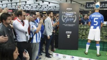 Mantovani fue uno de los más aclamados en la presentación de la equipación del Leganés que como gran curiosidad, tiene su escudo con olor a hierba.