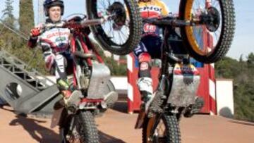 Adam Raga (izquierda) y Toni Bou se disputan el título mundial.