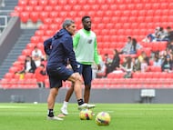 Ernesto Valverde con Iñaki Williams.