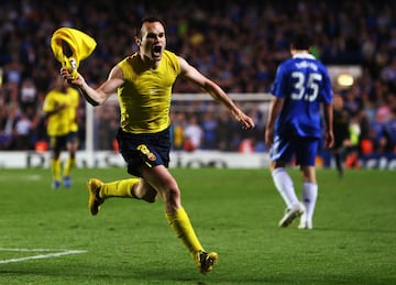 Iniesta celebra su gol al Chelsea.