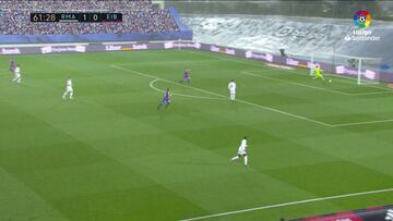 Courtois y el gol tonto que casi encaja en el Real Madrid-Eibar