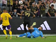 Noche perfecta para Bouanga en la goleada frente a Orlando City, donde se despachó con un hat-trick a cuatro pases de Son. Credit: Jayne Kamin-Oncea-Imagn Images