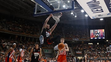 Martinas Geben durante el Leyma Coru?a-B¨¤squet Girona de la Liga Endesa.