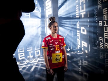 Imagen del nuevo anuncio de las jugadoras de balonmano de la selección española antes de su debut en el Europeo de Dinamarca.