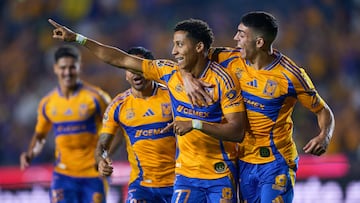 Jonathan Herrera celebrates his goal 2-1 with Juan Brunetta of Tigres during the 6th round match between Tigres UANL and Atlas as part of the Liga BBVA MX, Torneo Clausura 2025 at Universitario Stadium, on February 08, 2025 in Monterrey, Nuevo Leon, Mexico.