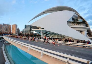 Cheptegei logra el récord del mundo de 10K en Valencia