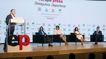 19/07/2022
JOSE MANUEL FRANCO , AMANDA GUTIERREZ , MARISOL CASADO Y ASUNCION LORIENTE
DESAYUNOS DE EUROPA PRESS “ MUJERES LIDERES EN GESTION DEPORTIVA “
MAS DEPORTE 22/23