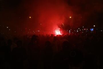 Tras la derrota del Paris Saint-Germain en la final de la Champions League 2020 algunos aficionados del conjunto parisino salieron a las calles de la capital francesa para provocar numerosos disturbios. Los alrededores del Parque de los Príncipes se convirtió en una batalla campal con entre las autoridades y los ultras del PSG. 
