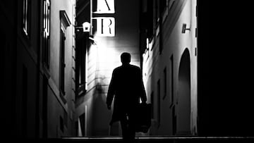 trailer ripley netflix fecha de estreno ripley netflix sherlock el talento de mr ripley pelicula novela estrenos netflix mejores series de misterio cine noir netflix blanco y negro