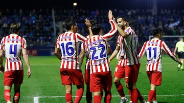 PALMA, 17/12/2025.- El delantero del Atlético de Madrid Giacomo Raspadori (c) celebra su gol ante el Atlético Baleares, durante del encuentro correspondiente a los dieciseisavos de final de la Copa del Rey que disputan hoy miércoles en el estadio Balear. EFE/Cati Cladera