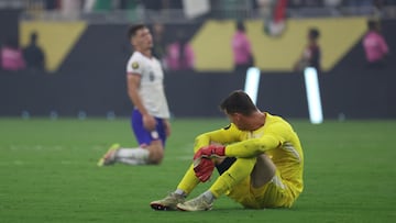 Matt Freese lamenta el gol de Edson Álvarez contra la Selección Mexicana en la final de la Copa Oro.