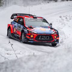 Neuville, primer líder en Suecia