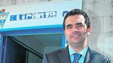 <b>MÁS CONFLICTOS. </b>Juan Antonio Iniesta, en el club.