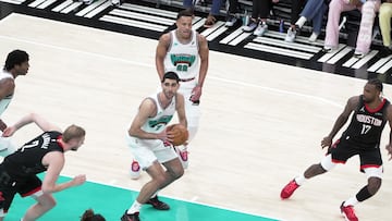 Aldama destaca en unos Grizzlies agónicos