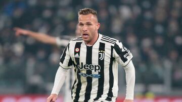 Leonardo rechaza un intercambio Arthur-Icardi