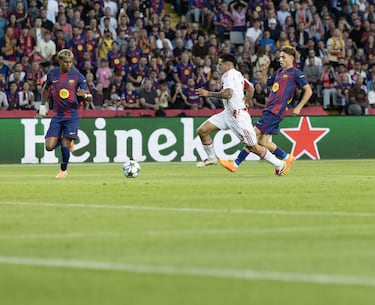 Balde cambia hacia Fermín y este le llega el balón a Lamine Yamal. El español entra al área, deja a un defensor y a Tzolakis en el suelo, y la fortuna le cae a Fermín, pues el balón suelto lo mete a la red con ayuda de dos toques en jugadores visitantes.