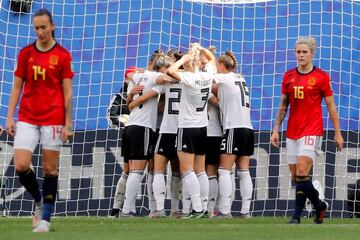 Alemania derrotó por la mínima diferencia a su similar de España. Por su parte Francia tuvo que emplearse al máximo para vencer a Noruega.