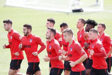 El grupo de jugadores durante el entrenamiento de hoy. 