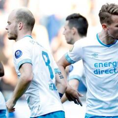 Acusan a 'Chucky' Lozano de simular falta dentro del área