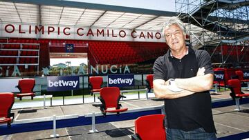 C&eacute;sar Ferrando, entrenador de La Nuc&iacute;a y ex del Atl&eacute;tico, en el Camilo Cano
