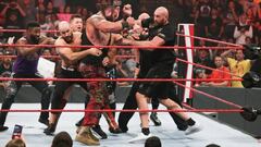 Braun Strowman y Tyson Fury se enzarzan en Raw.