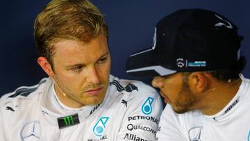 Rosberg conversando con Hamilton en el Red Bull Ring