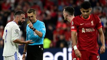 French referee Clement Turpin reacts has words with Real Madrid&#039;s Spanish defender Dani Carvajal (L) during the UEFA Champions League final football match between Liverpool and Real Madrid at the Stade de France in Saint-Denis, north of Paris, on May