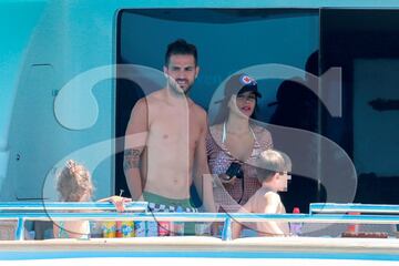 Messi, Luis Suárez y Cesc en sus vacaciones familiares en Ibiza.
 