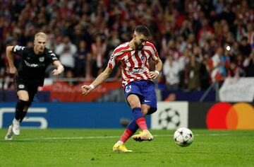 Penalti fallado de Yannick Carrasco.