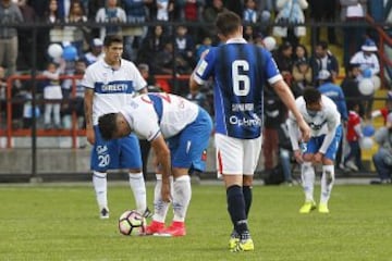 Futbol, Huachipato vs Universidad Catolica.
Campeonato de Clausura 2016/17
Los jugadores de Universidad Catolica se lamentan tras el gol de Huachipato durante el partido de primera division en el estadio Cap en Talcahuano, Chile.
07/05/2017
Dragomir Yankovic/Photosport*****

Football, Huachipato vs Universidad Catolica.
Clousure Championship 2016/17
Universidad Catolica players react after the goal of Huachipato during the first division football match held at the cap stadium in Talcahuano, Chile.
07/05/2017
Dragomir Yankovic//Photosport