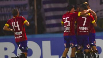 Chile&#039;s Union Espanola players celebrate after scoring the second goal against Uruguay&#039;s Cerro during their Copa Libertadores football match at the Troccoli stadium in Montevideo on January 31, 2017.   / AFP PHOTO / MIGUEL ROJO