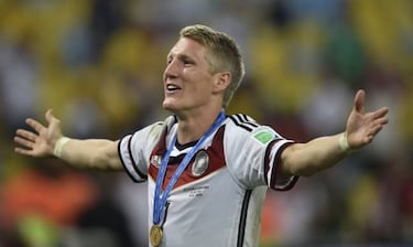 Mou: "Schweinsteiger unlikely to play for United this season"