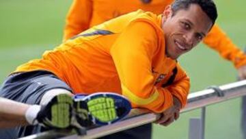Adriano hace parte del entrenamiento con el grupo