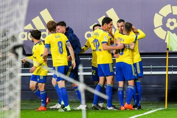 Los jugadores del Cádiz celebrando el gol 2-1 