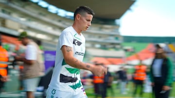 LEON, MEXICO - AUGUST 30: James Rodriguez of Leon gets into the pitch prior to the 7th round match between Leon and Queretaro as part of the Torneo Apertura 2025 Liga MX at Leon Stadium on August 30, 2025 in Leon, Mexico. (Photo by Luis Cano/Jam Media/Getty Images)