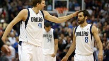 Dirk Nowitzki felicita a José Manuel Calderón.