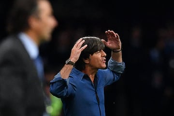 Germany's coach Joachim Loew reacts during the 2017 Confederations Cup group B football match between Germany and Chile at the Kazan Arena Stadium in Kazan on June 22, 2017. / AFP PHOTO / Yuri CORTEZ