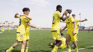 Los jugadores del Villarreal celebran un gol al Atlético.