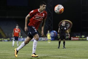 El central de Universidad Católica es el jugador chileno más espigado de Primera División 2016. 