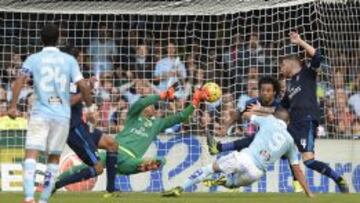 Keylor Navas despeja un balón ante el Celta.
