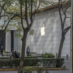 Why have there been no mass layoffs at Apple so far?