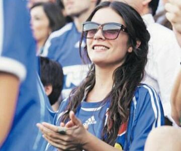 Es sabido el fanatismo de la nueva ministra vocera de Gobierno por el Romántico Viajero. En su época de estudiante universitaria dejó varias fotografías con la camiseta e, incluso, se le ha visto en el estadio.