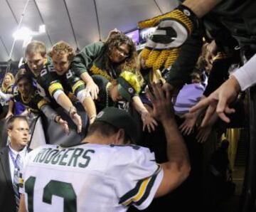 Aaron Rodgers, de Green Bay Packers celebra la victoria de su equipo ante Minnesota Vikings.