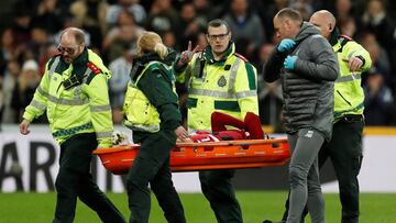 Soccer Football - Premier League - Newcastle United v Liverpool - St James&#039; Park, Newcastle, Britain - May 4, 2019   Liverpool&#039;s Mohamed Salah is stretchered off of the pitch after sustaining an injury       Action Images via Reuters/Lee Smith  