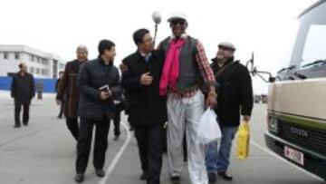 Dennis Rodman, junto al ministro de Deportes de Corea del Norte, Son Kwang Ho, la última vez que visitó el país asiático el pasado 6 de enero.