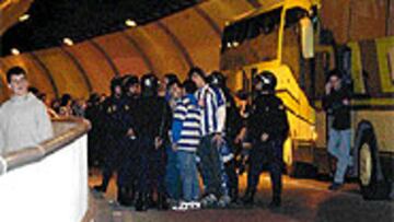 <b>FUERA DE LA CIUDAD.</b> La Policía retuvo a los radicales en el túnel de Tetuán y los mandó a San Sebastián.