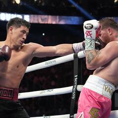 Negociación para revancha entre Canelo y Bivol no va por buen camino