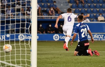 Nacho anotó el 0-2.