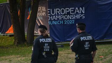 Empleado de seguridad germano-árabe hace saludo nazi ante atletas israelíes